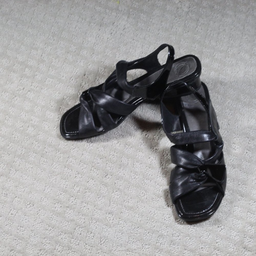 Nurture Size 11 Black Patent and Leather Heeled Sandals